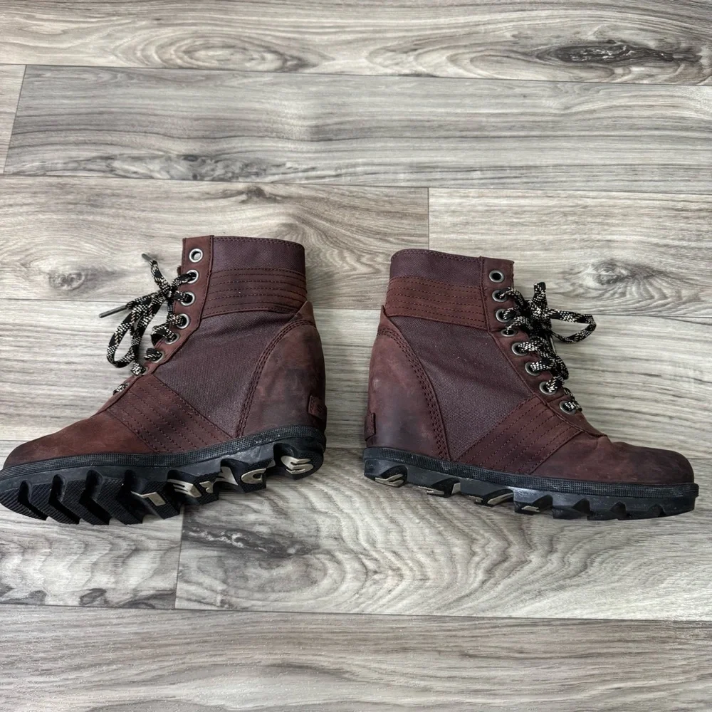 Sorel Women's Lexie Wedge Boots in Cattail Brown Leather Size 7.5
